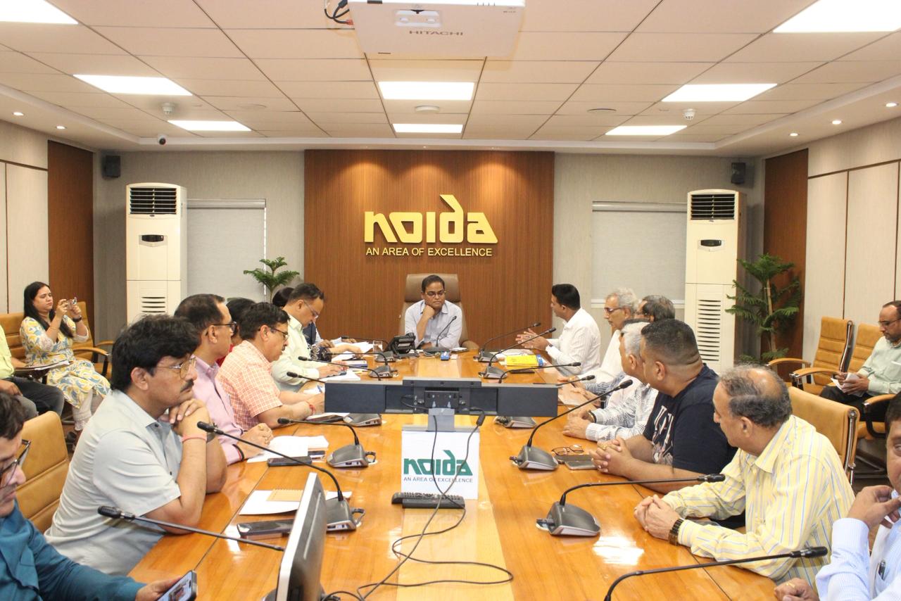नोएडा उद्यमी बैठक में प्राधिकरण और उद्यमियों की चर्चा