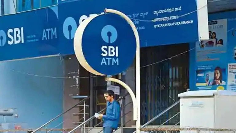 SBI हड़ताल टली के बाद बैंक शाखा में सामान्य बैंकिंग सेवाएं