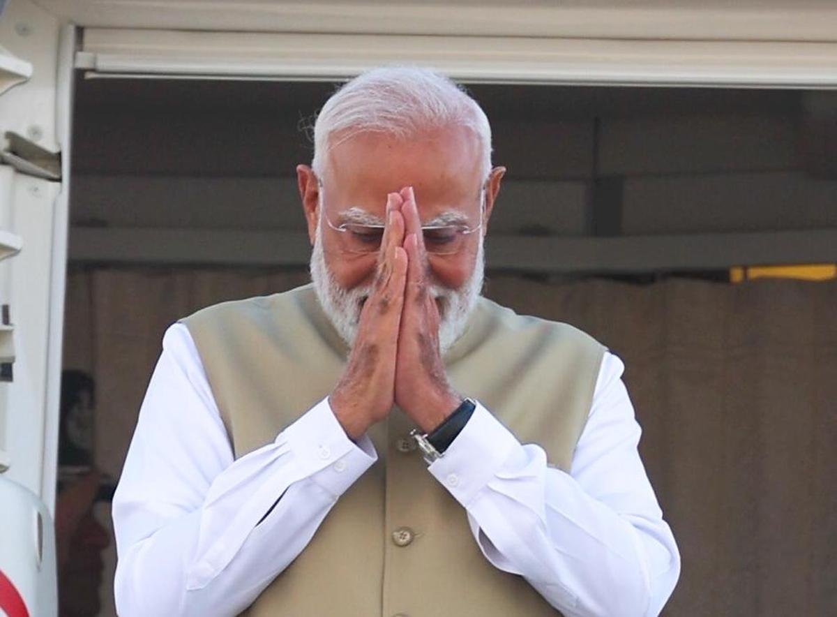 मोदी विदेश दौरा पूरा कर भारत लौटते प्रधानमंत्री नरेंद्र मोदी