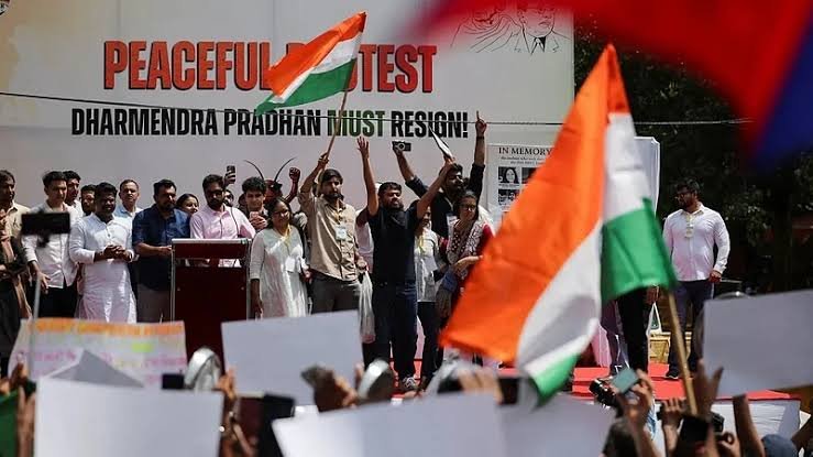 दिल्ली CJP प्रदर्शन के दौरान जंतर-मंतर पर धरना देते छात्र और समर्थक