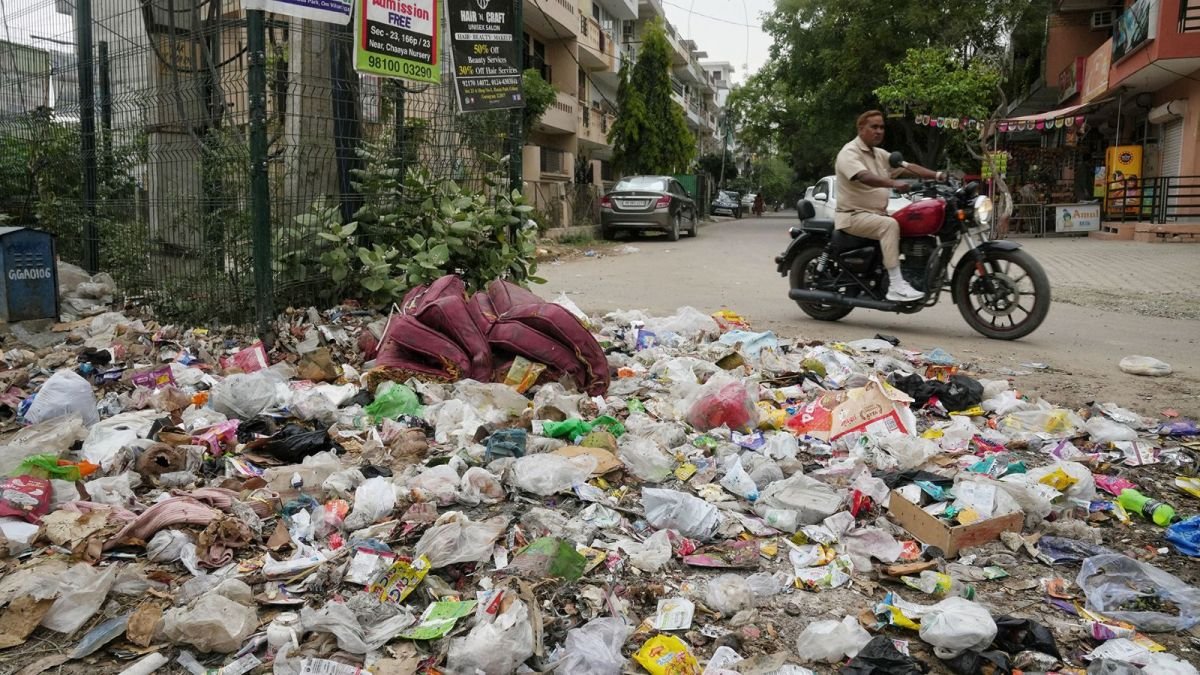 नोएडा कचरा नियम के तहत चार श्रेणियों में कचरा छंटाई की जानकारी