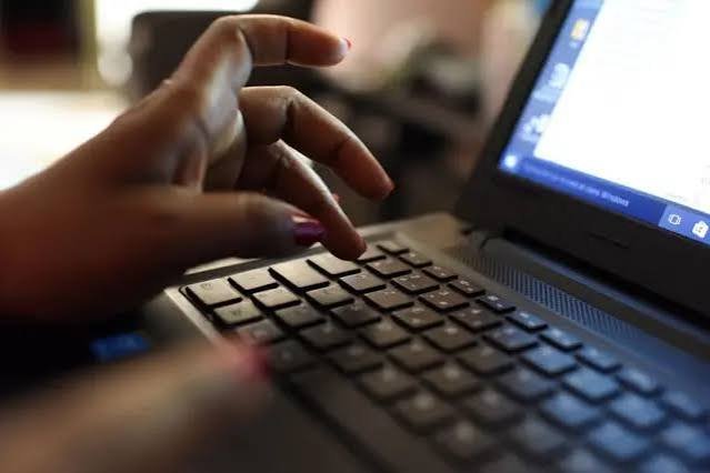 नोएडा साइबर ठगी में नौकरी और निवेश के नाम पर 51 लाख रुपये की ठगी