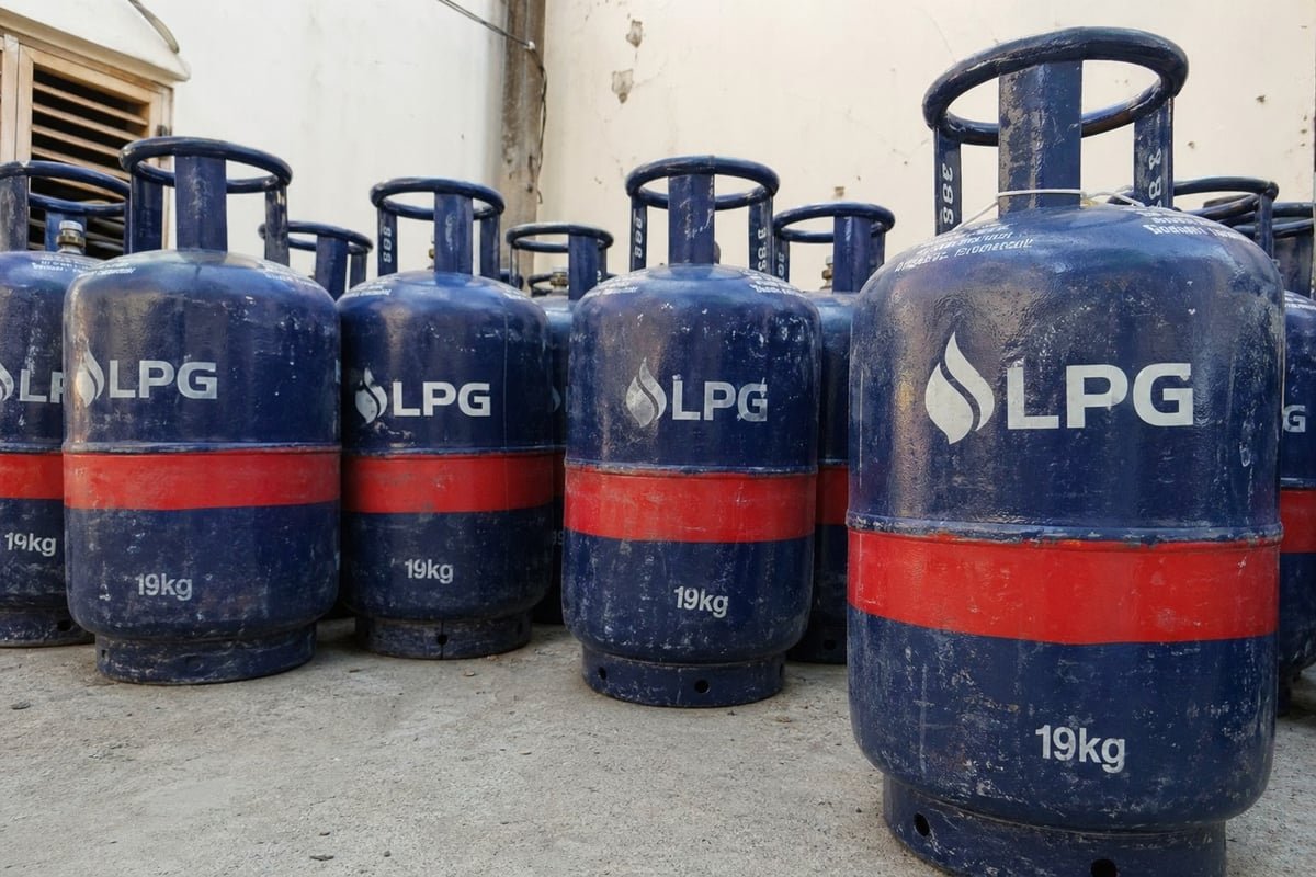 कमर्शियल LPG सिलेंडर की कीमत में ₹183.50 की कटौती, घरेलू सिलेंडर की कीमत स्थिर