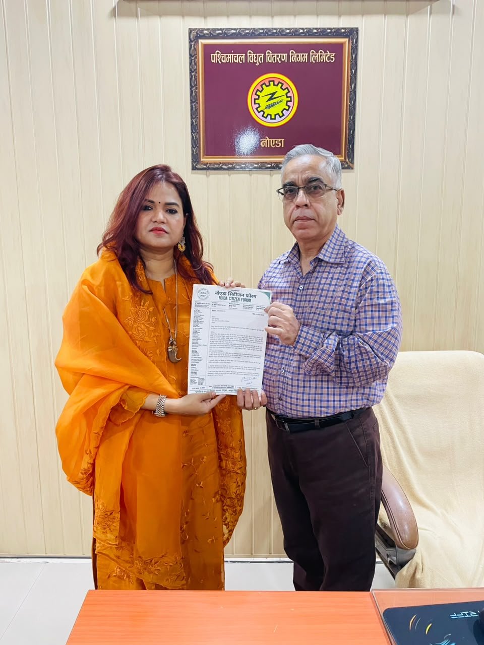नोएडा बिजली संकट के बीच अघोषित बिजली कटौती और जर्जर विद्युत व्यवस्था