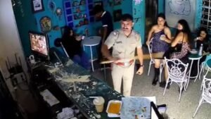 पुणे पुलिस पर सवाल: कैफे में तोड़फोड़ के आरोप, CCTV वायरल होने के बाद सब-इंस्पेक्टर सस्पेंड