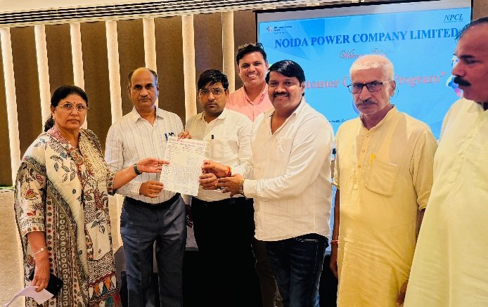 ग्रेटर नोएडा बिजली समस्याओं को लेकर सेक्टर बीटा-1 RWA द्वारा NPCIL को सौंपा गया ज्ञापन