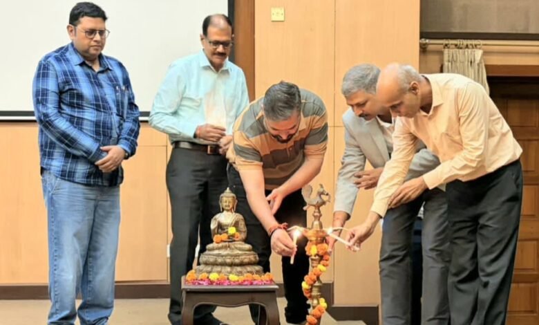 ग्रेटर नोएडा एलुमनी मीट में गौतम बुद्ध विश्वविद्यालय के पूर्व छात्र और शिक्षक एक साथ